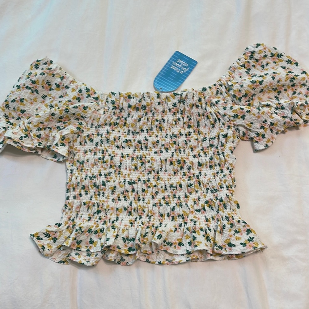 Super cute floral blouse